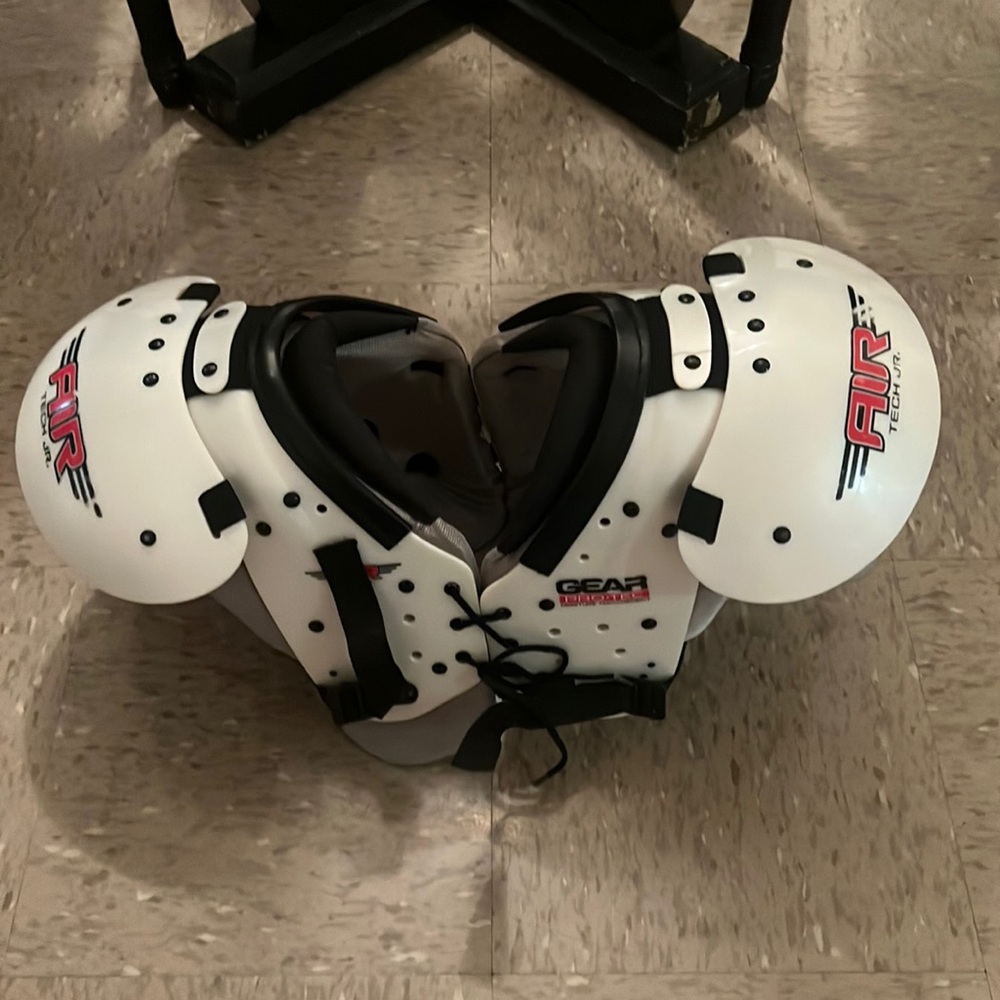 Shoulder pads